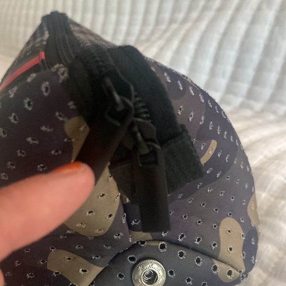 NWT! Green camo with stripe neoprene makeup bag - Picture 5 of 6